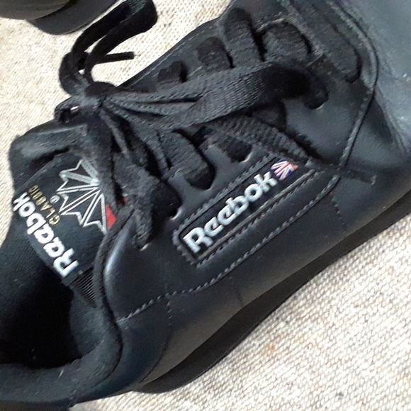 Black Reebok Classics - Picture 2 of 5